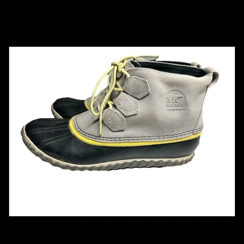 SOREL Womens In and Out Gray Black Suede Rubber Ankle Boots Sz 10 Runs small